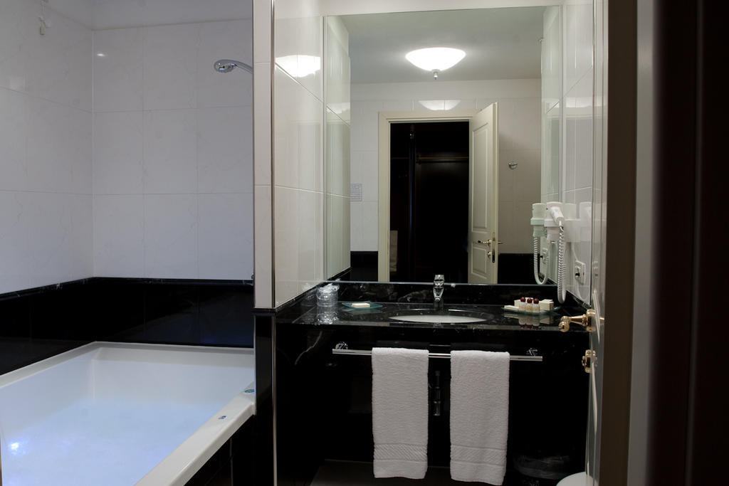 אנזולה נל'אמיליה Hotel Maxim חדר תמונה