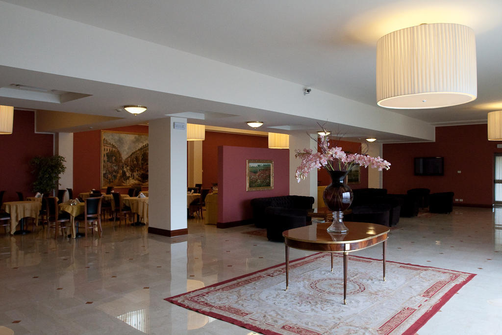 אנזולה נל'אמיליה Hotel Maxim מראה חיצוני תמונה
