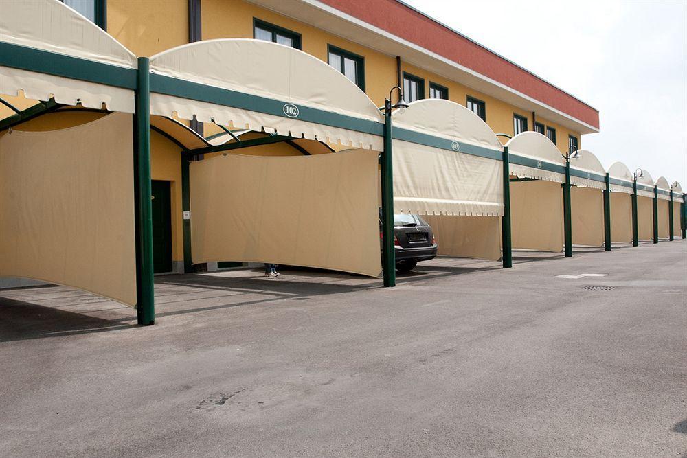 אנזולה נל'אמיליה Hotel Maxim מראה חיצוני תמונה