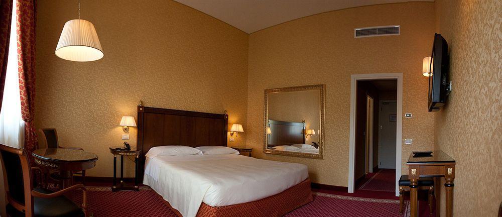 אנזולה נל'אמיליה Hotel Maxim מראה חיצוני תמונה